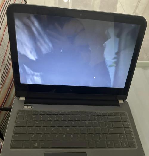 电脑黑屏伴随哔哔声如何处理？
