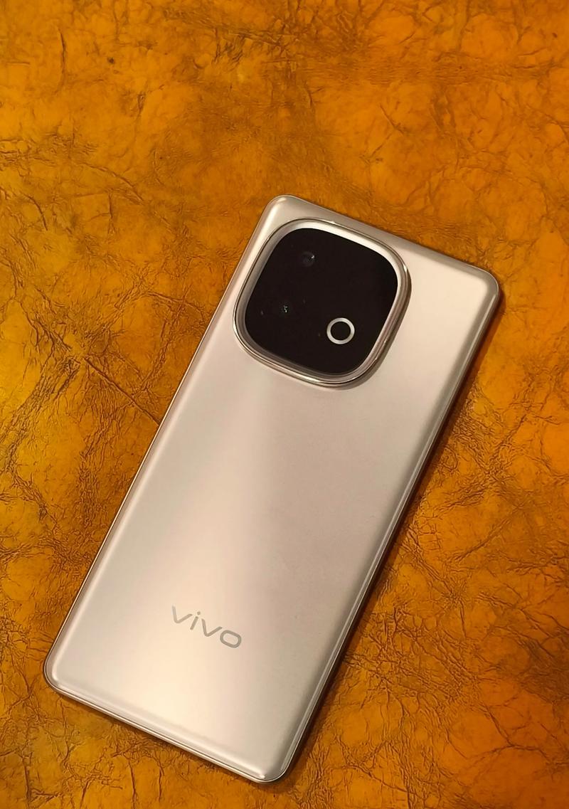 2000元左右最性价比高的手机推荐（小资预算也能拥有好手机）